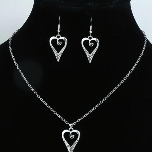 Silver Plated Scroll Heart Necklace and Earring Set NEW - Picture 1 of 8